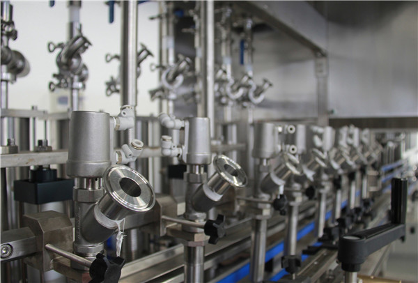 Nagy teljesítményű üvegolaj-töltő gép